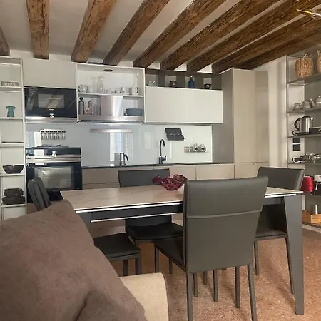 Ca' Ai Sospiri Appartement Venetië